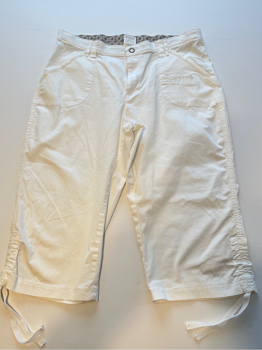 Lee Women White Capri Chino pants Lightweight Size 14 medium with zip casual